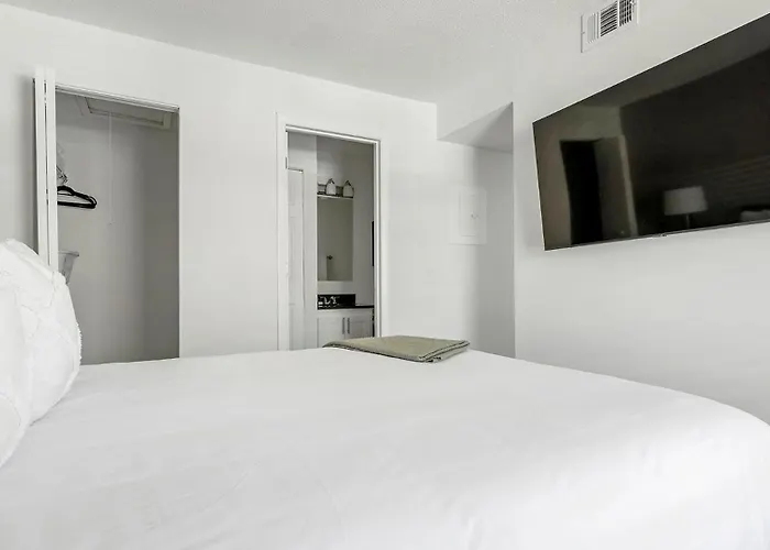 Landing Spectacular 1bd Pool Gym Winston-Salem