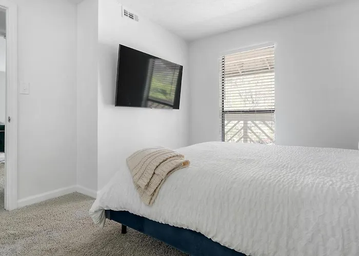 Apartment Landing Spectacular 1bd Pool Gym *