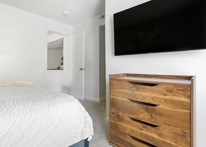 Landing Spectacular 1bd Pool Gym Apartment Winston-Salem