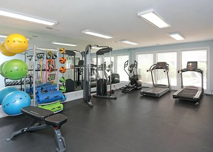 Landing Spectacular 1bd Pool Gym Apartment *