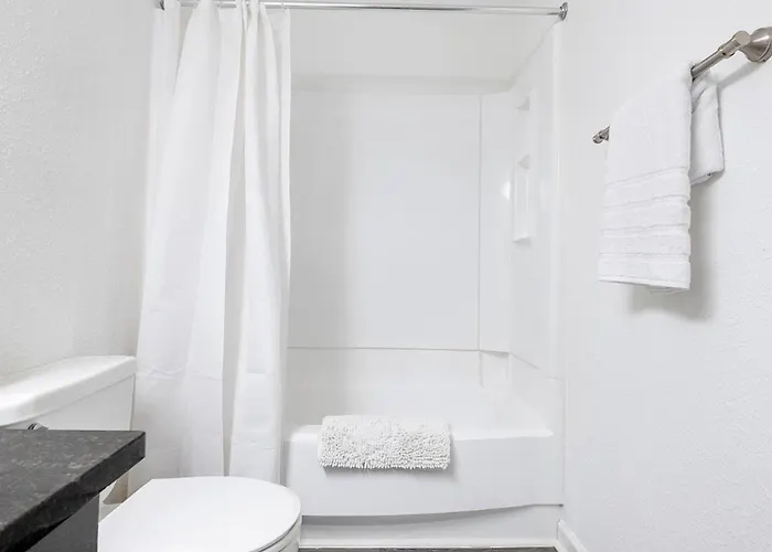 Landing Stunning 1Bd Gym Pool Winston-Salem